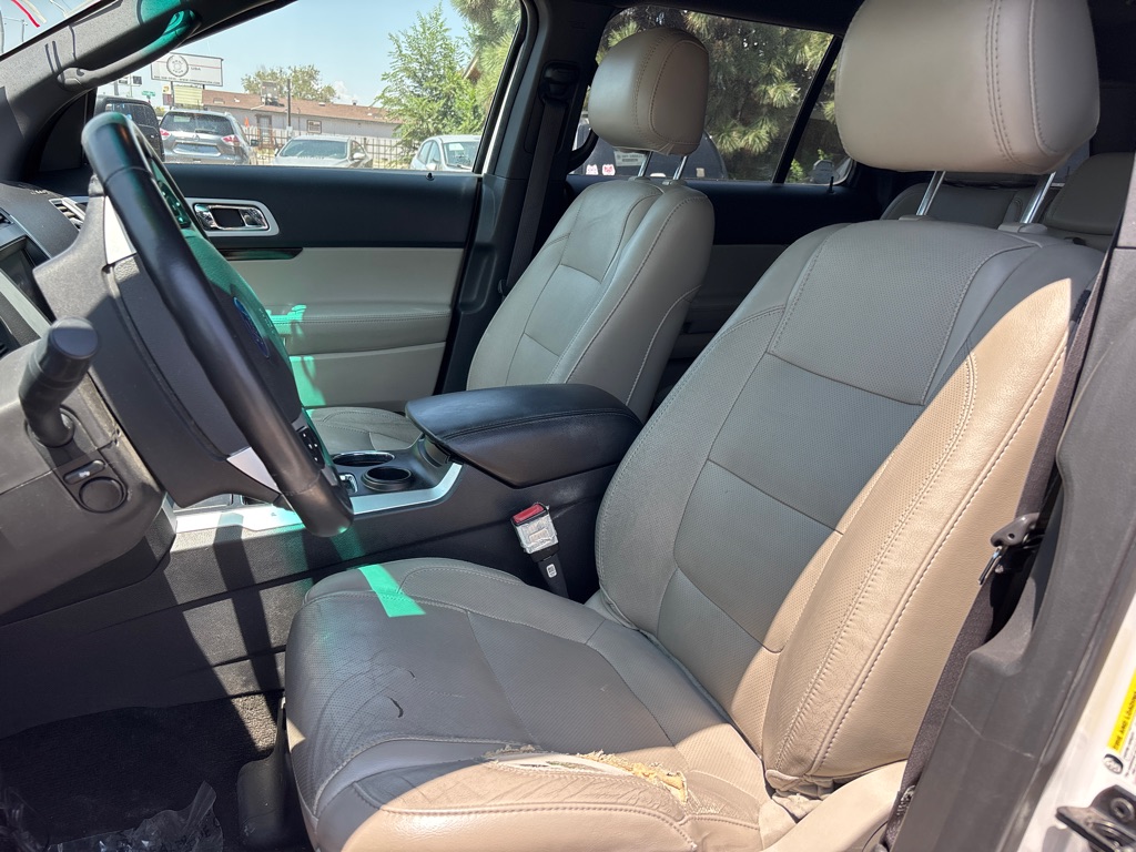 Photo 9 of this FORD EXPLORER