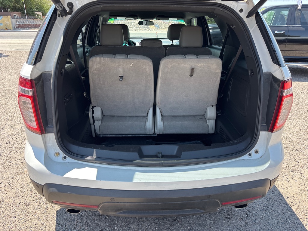 Photo 12 of this FORD EXPLORER