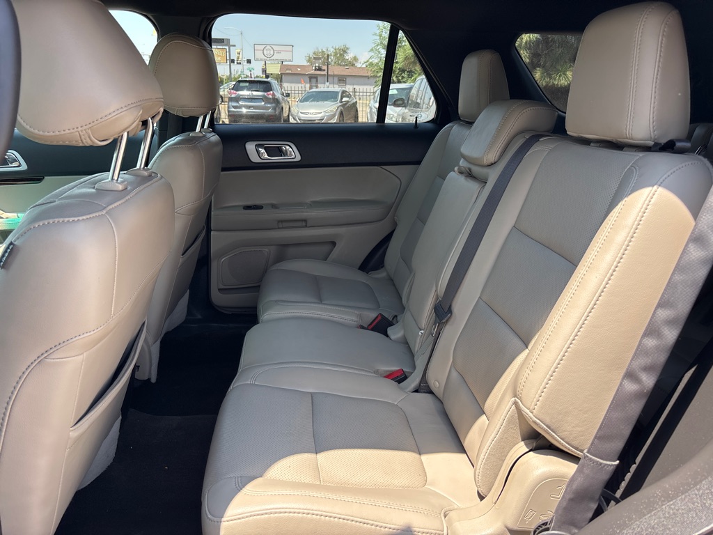 Photo 10 of this FORD EXPLORER