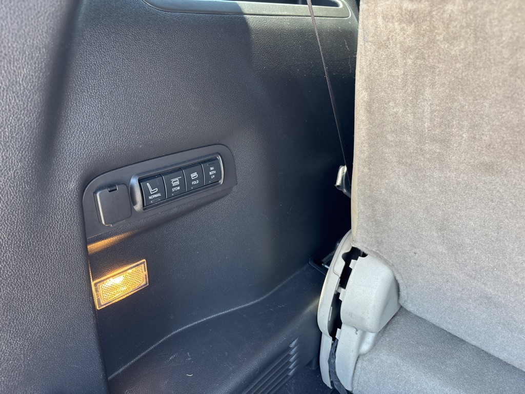 Photo 14 of this FORD EXPLORER