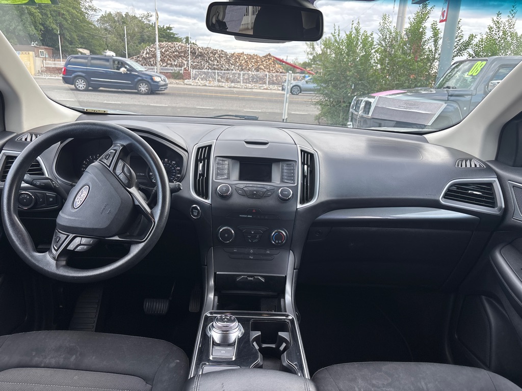 Photo 14 of this FORD EDGE
