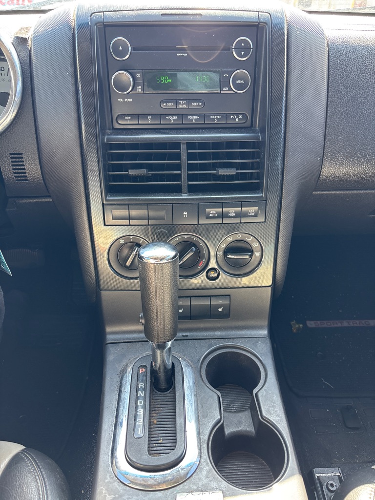 Photo 14 of this FORD EXPLORER SPORT