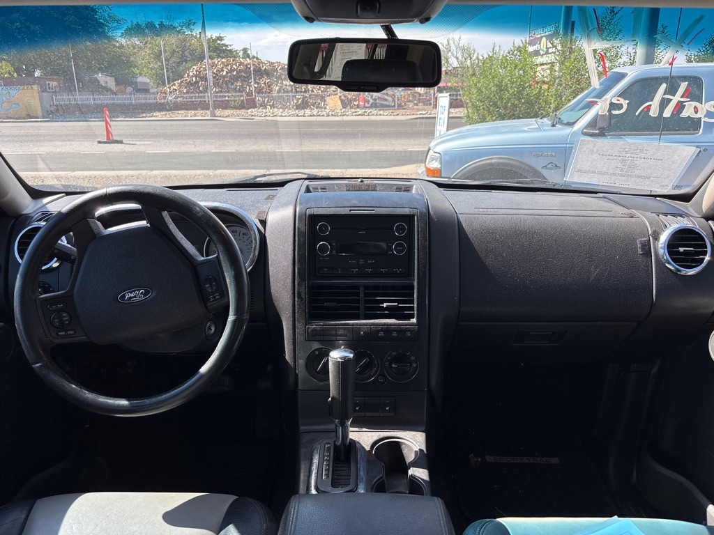 Photo 13 of this FORD EXPLORER SPORT