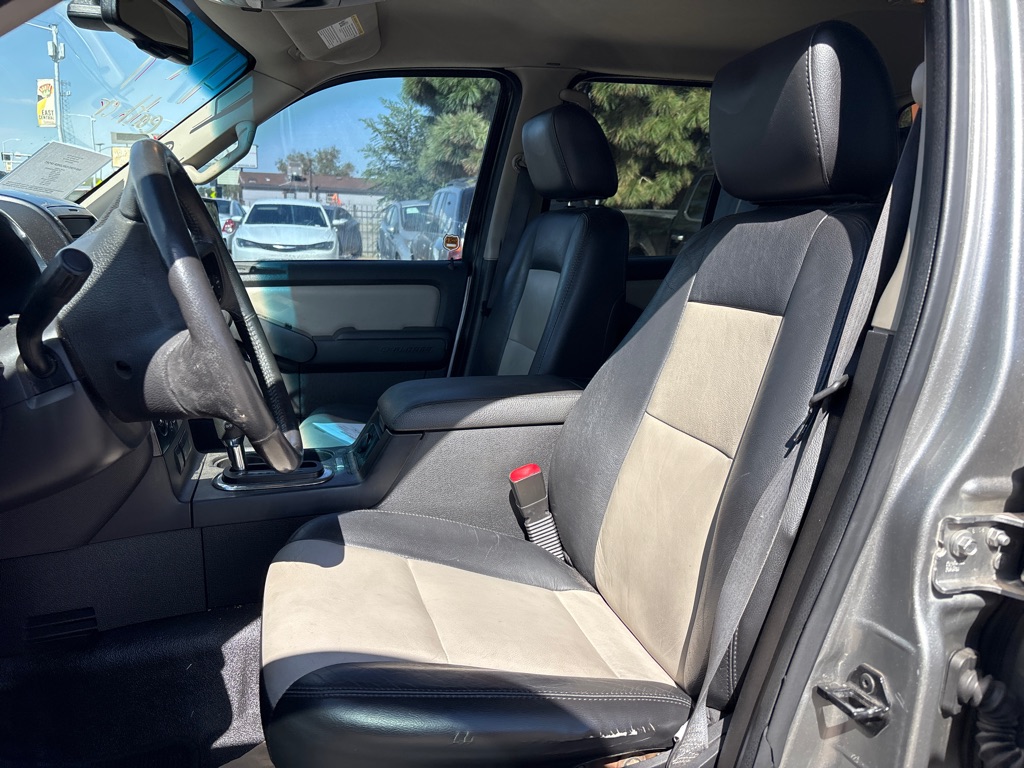 Photo 9 of this FORD EXPLORER SPORT