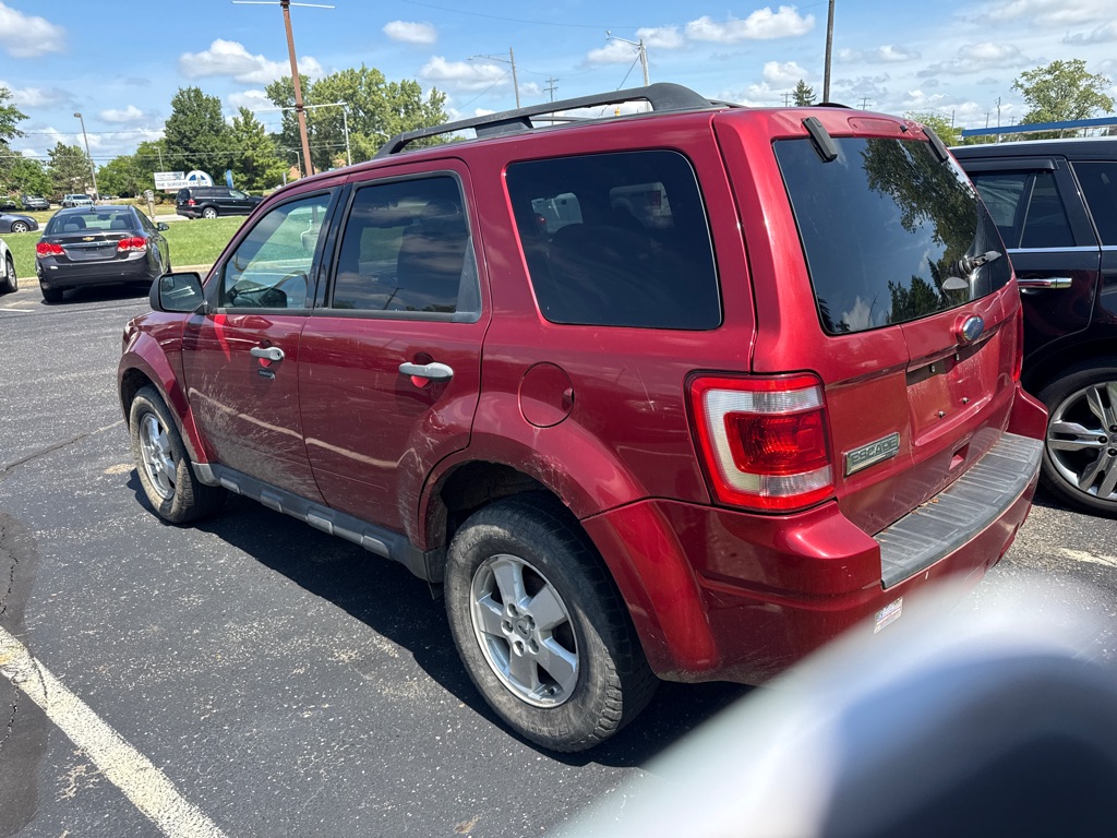 Photo 2 of this FORD ESCAPE