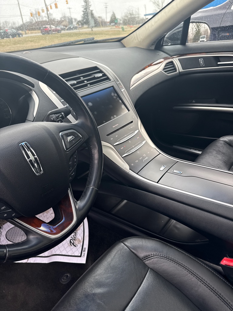 Photo 9 of this LINCOLN MKZ