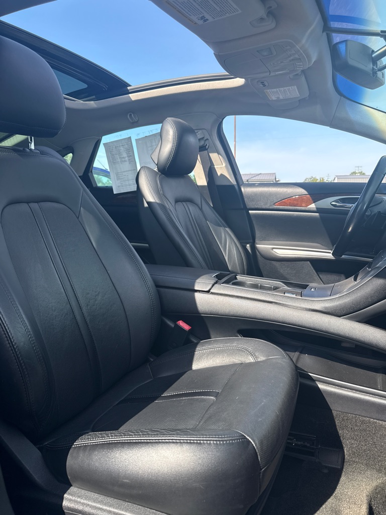 Photo 19 of this LINCOLN MKZ