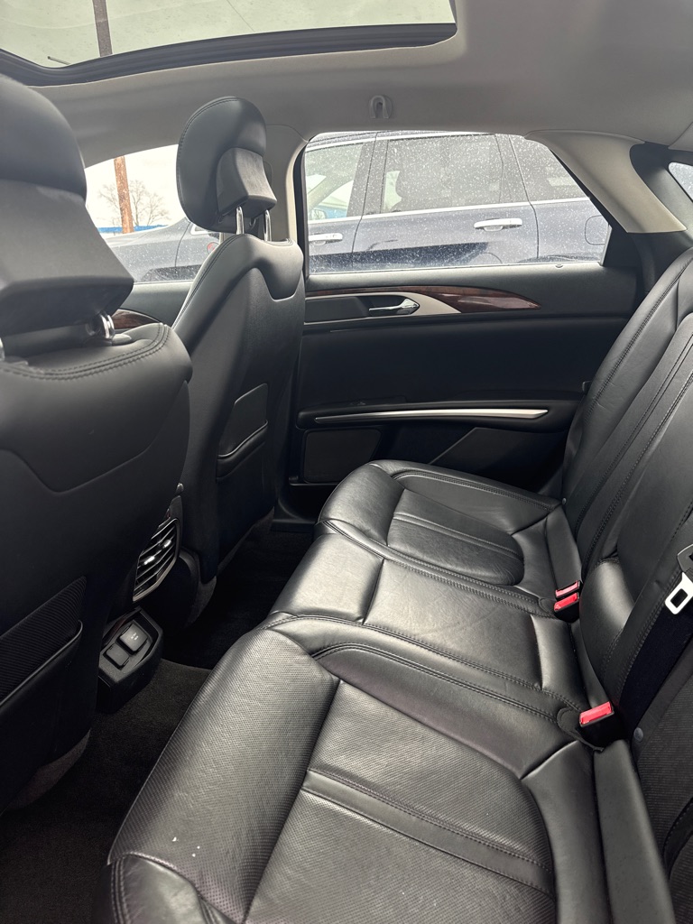 Photo 11 of this LINCOLN MKZ