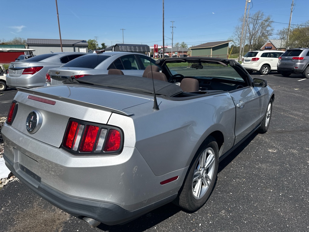 Photo 2 of this FORD MUSTANG