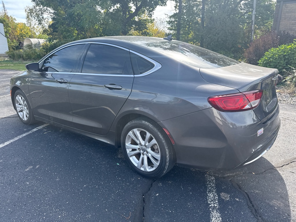 Photo 3 of this CHRYSLER 200