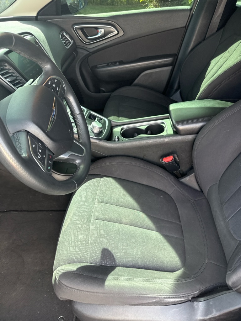 Photo 10 of this CHRYSLER 200