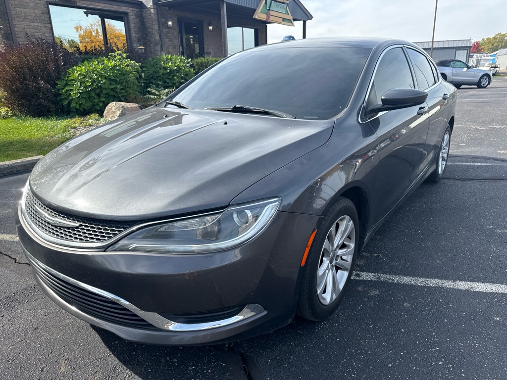 Photo 9 of this CHRYSLER 200