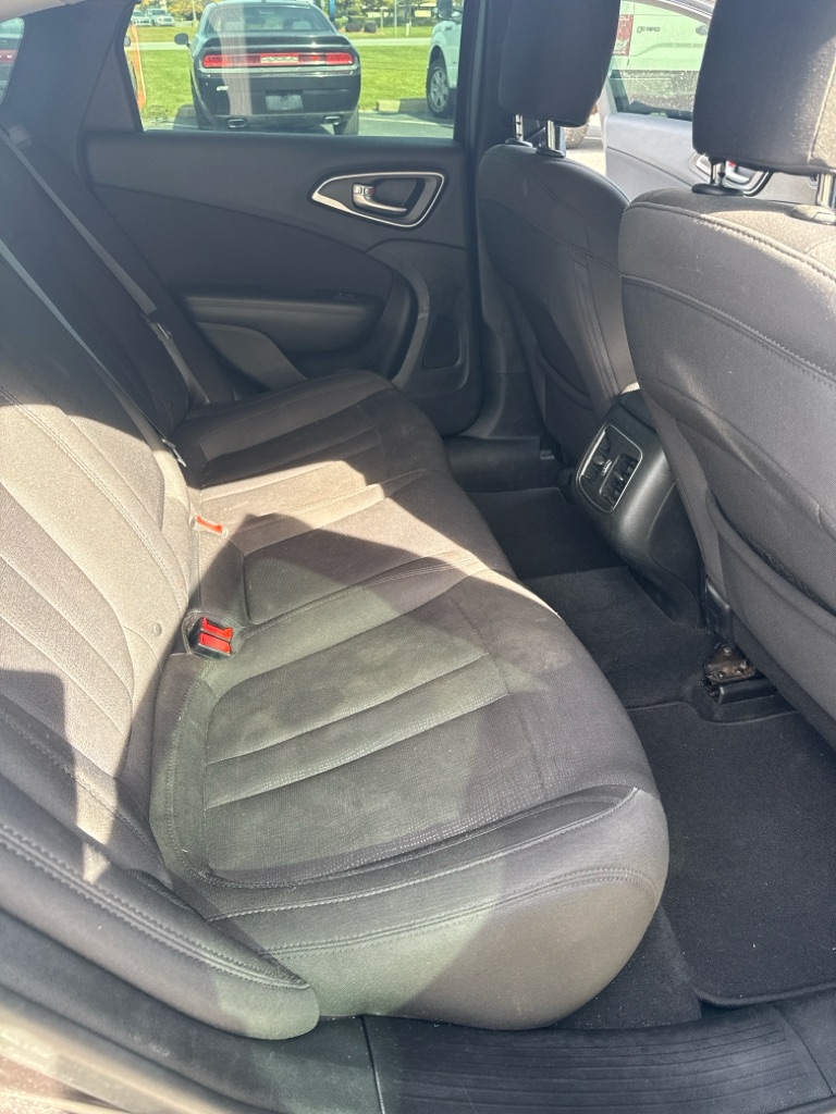 Photo 13 of this CHRYSLER 200