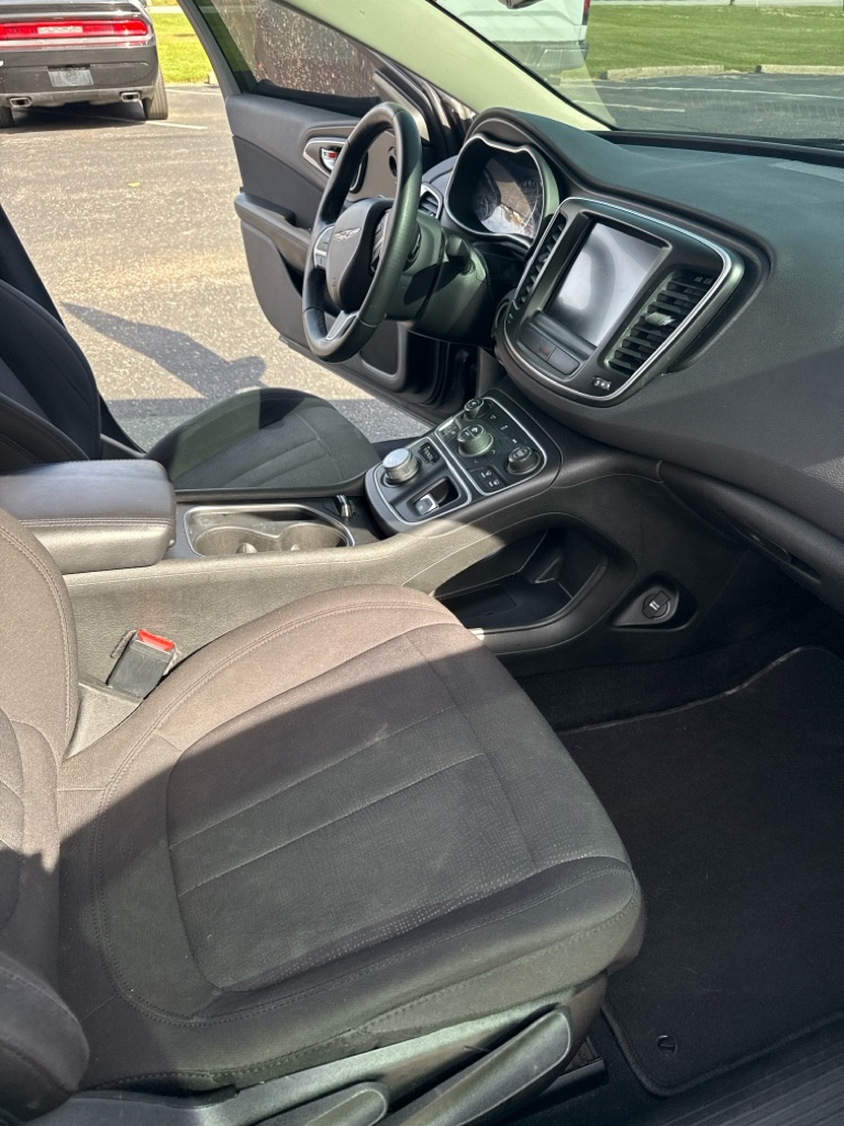 Photo 12 of this CHRYSLER 200