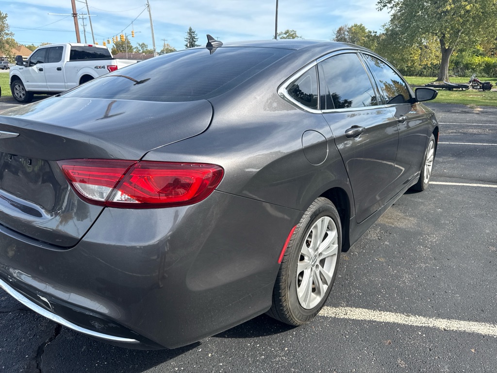 Photo 5 of this CHRYSLER 200