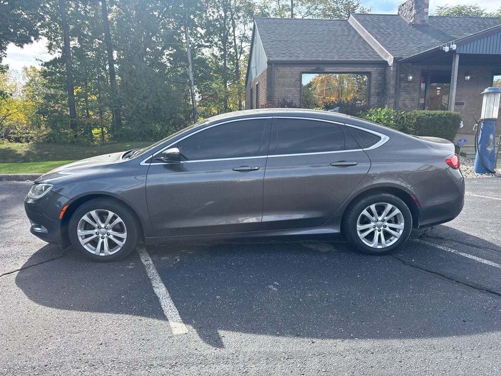 Photo 2 of this CHRYSLER 200