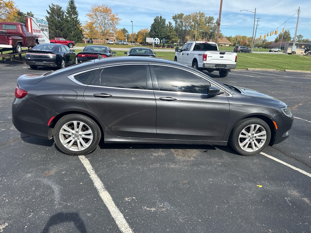 Photo 4 of this CHRYSLER 200