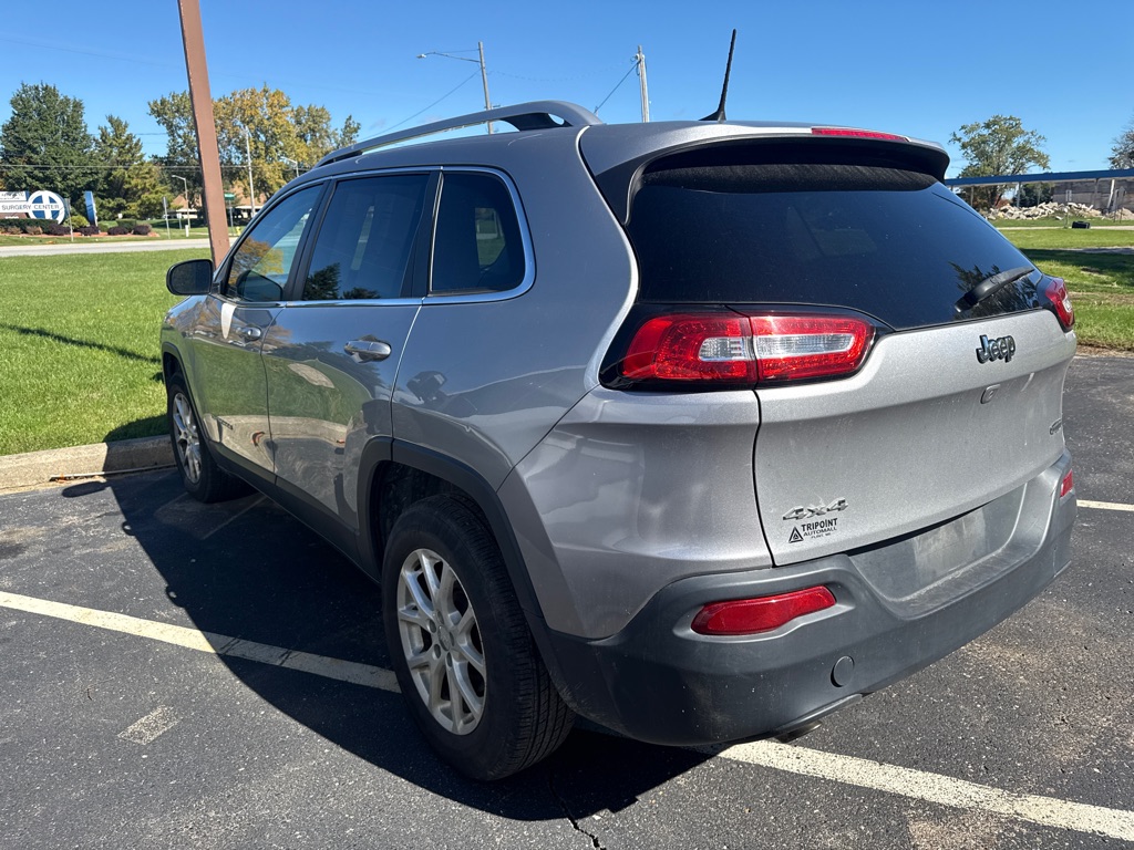 Photo 2 of this JEEP CHEROKEE
