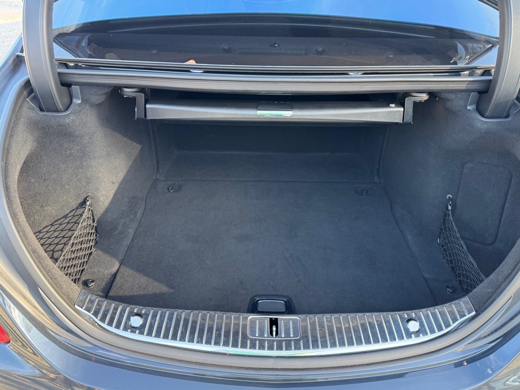 Photo 17 of this MERCEDES-BENZ S-CLASS