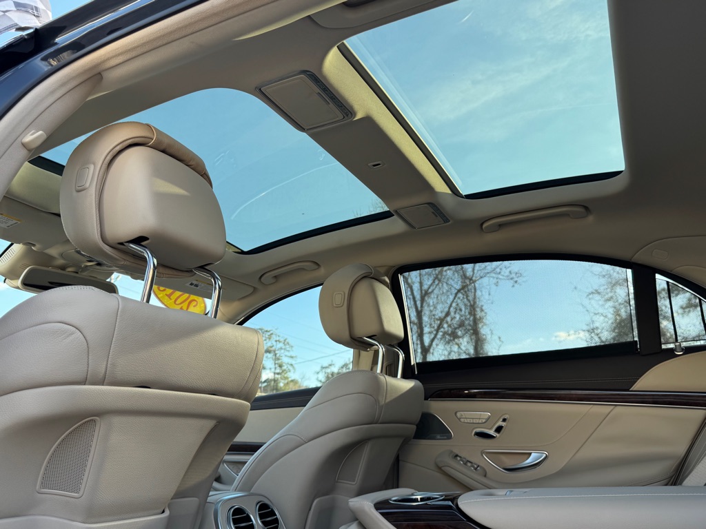 Photo 14 of this MERCEDES-BENZ S-CLASS