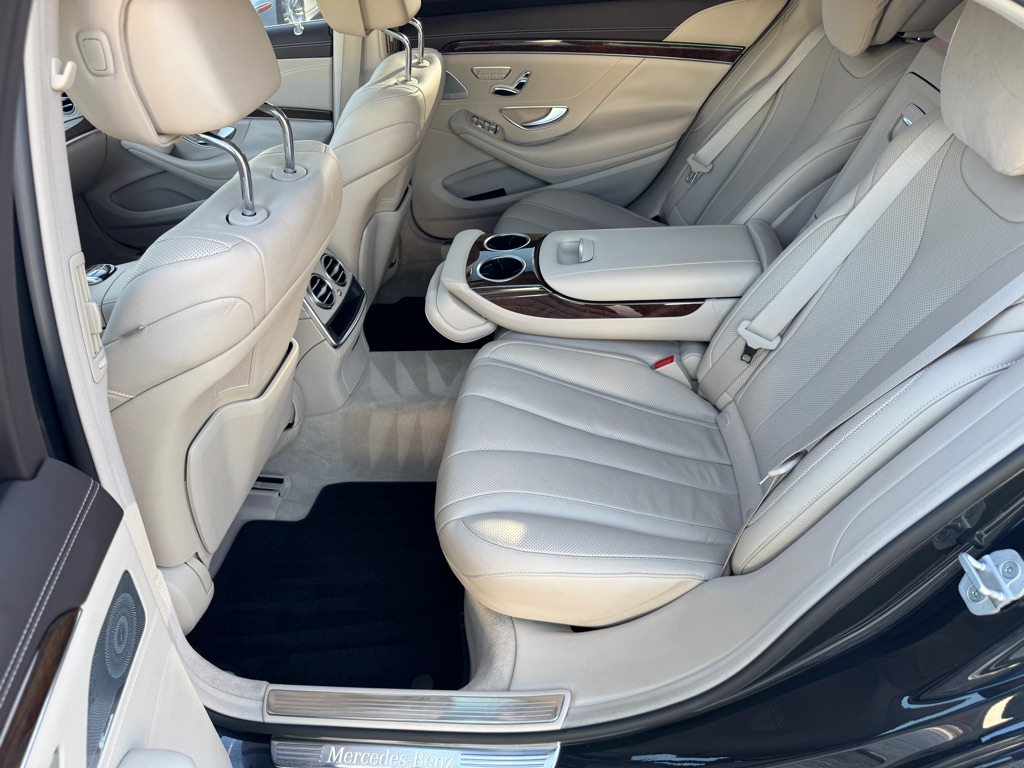 Photo 11 of this MERCEDES-BENZ S-CLASS