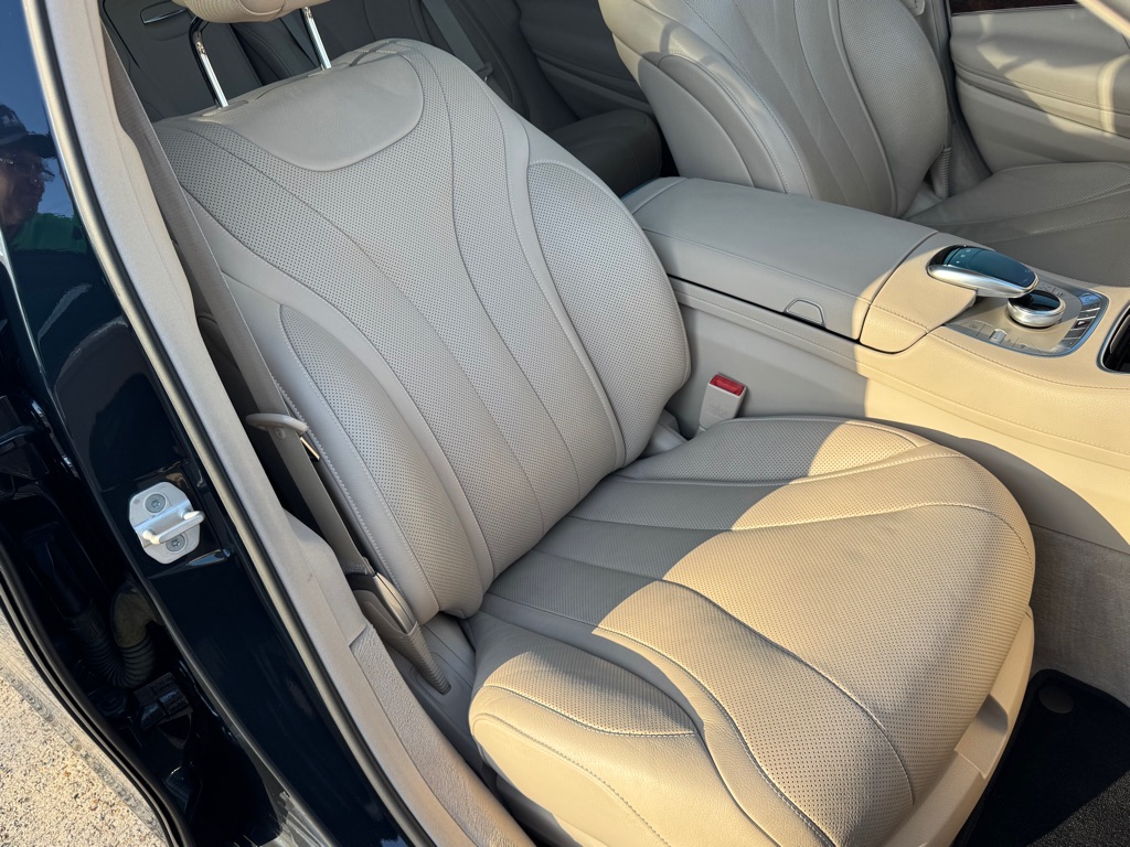 Photo 16 of this MERCEDES-BENZ S-CLASS