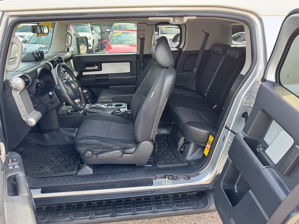 Photo 9 of this TOYOTA FJ CRUISER