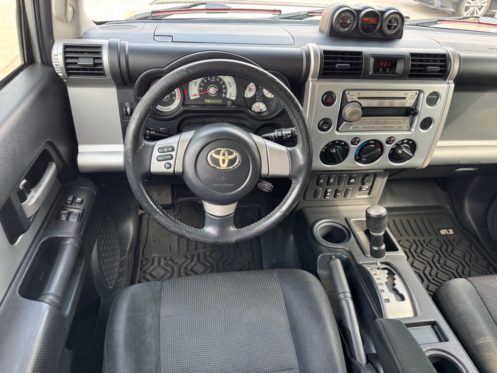 Photo 10 of this TOYOTA FJ CRUISER