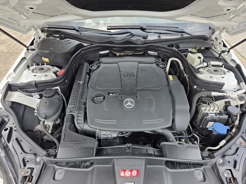 Photo 19 of this MERCEDES-BENZ E-CLASS