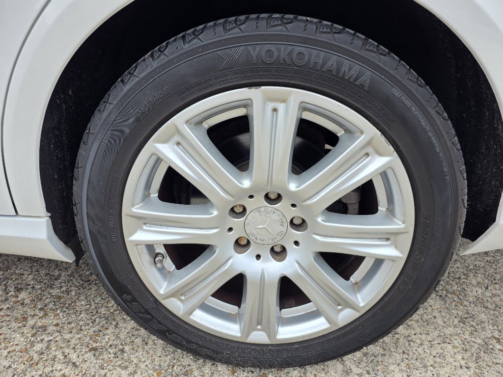 Photo 14 of this MERCEDES-BENZ E-CLASS