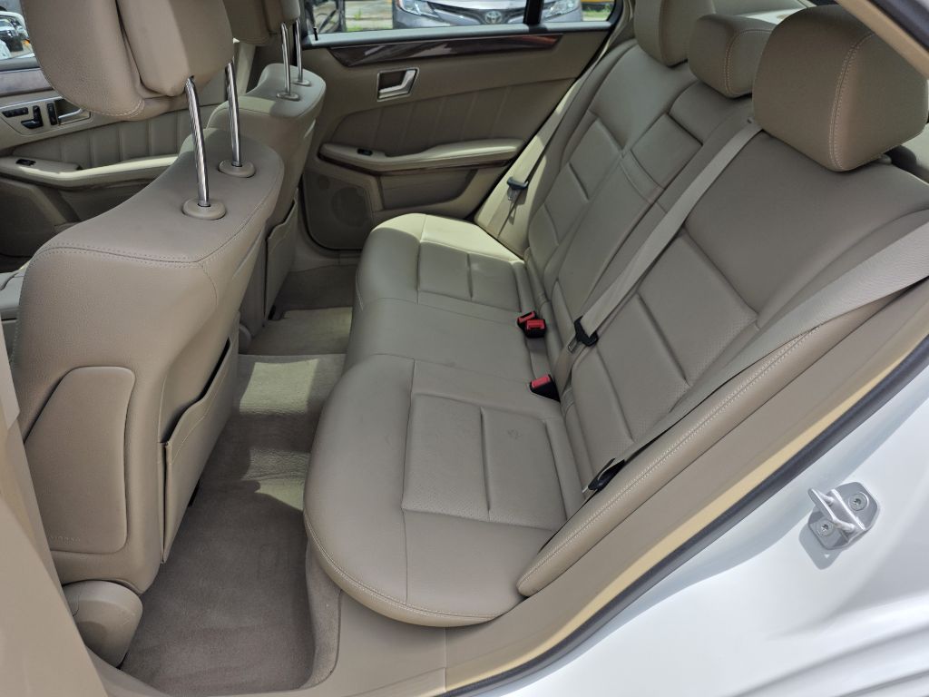 Photo 12 of this MERCEDES-BENZ E-CLASS