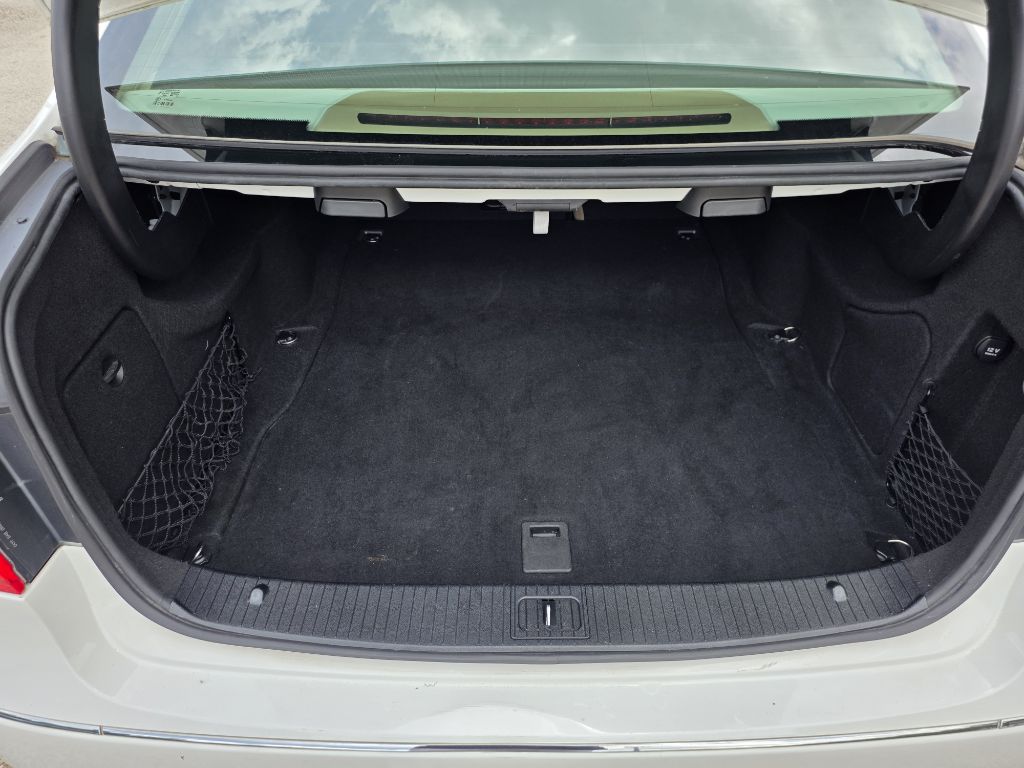 Photo 16 of this MERCEDES-BENZ E-CLASS