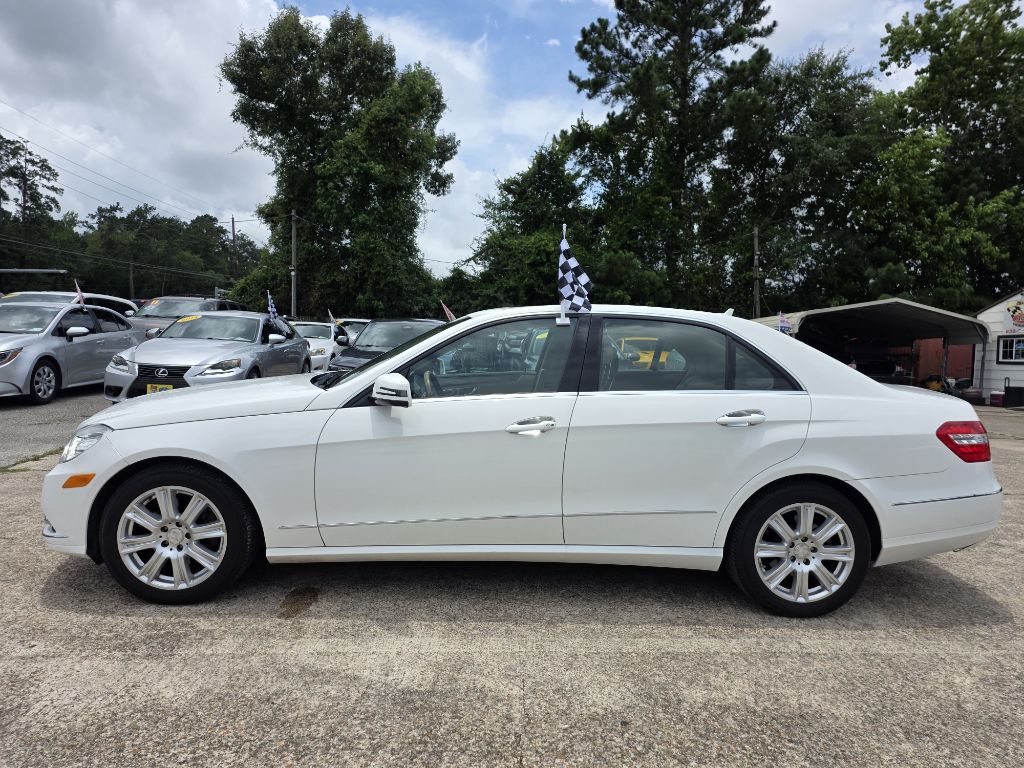 Photo 2 of this MERCEDES-BENZ E-CLASS