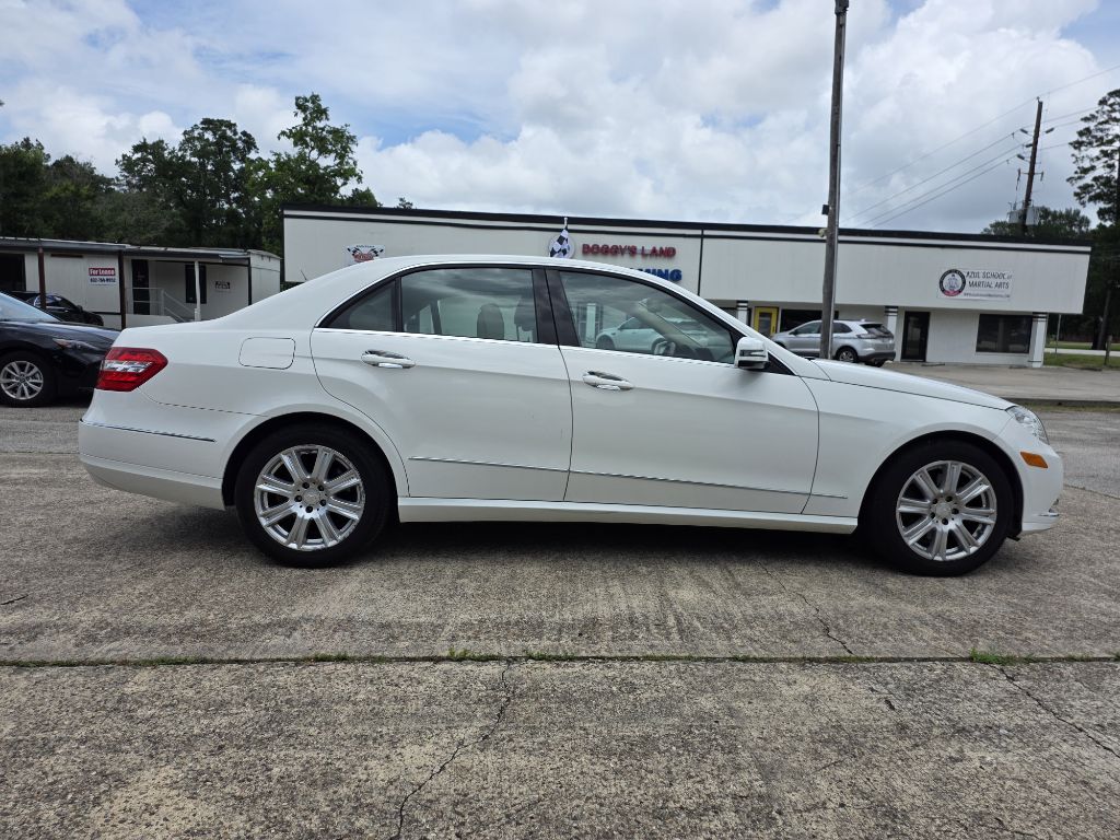 Photo 8 of this MERCEDES-BENZ E-CLASS