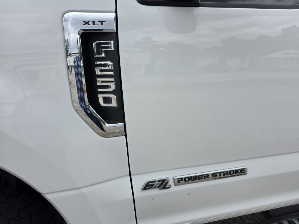 Photo 10 of this FORD F250