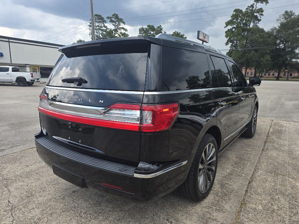 Photo 8 of this LINCOLN NAVIGATOR