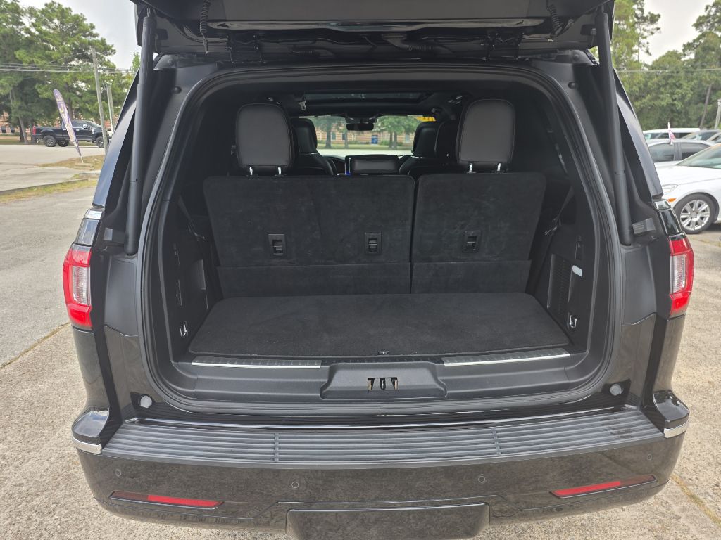 Photo 20 of this LINCOLN NAVIGATOR