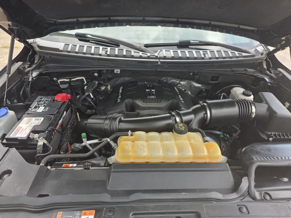 Photo 19 of this LINCOLN NAVIGATOR