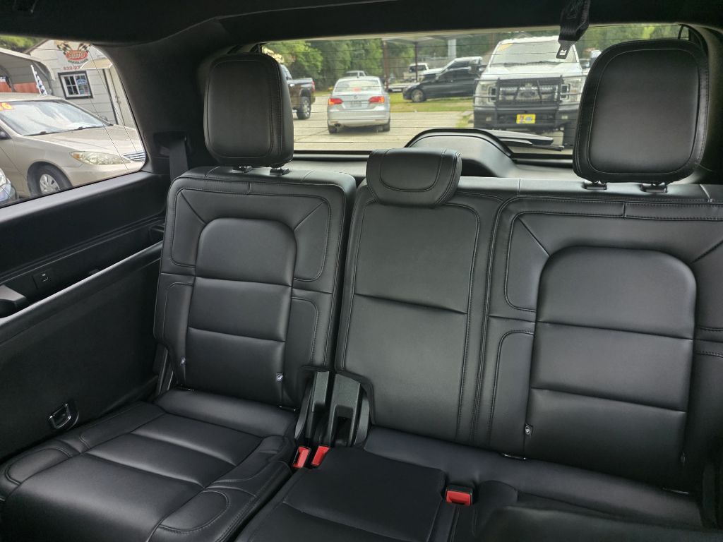 Photo 13 of this LINCOLN NAVIGATOR