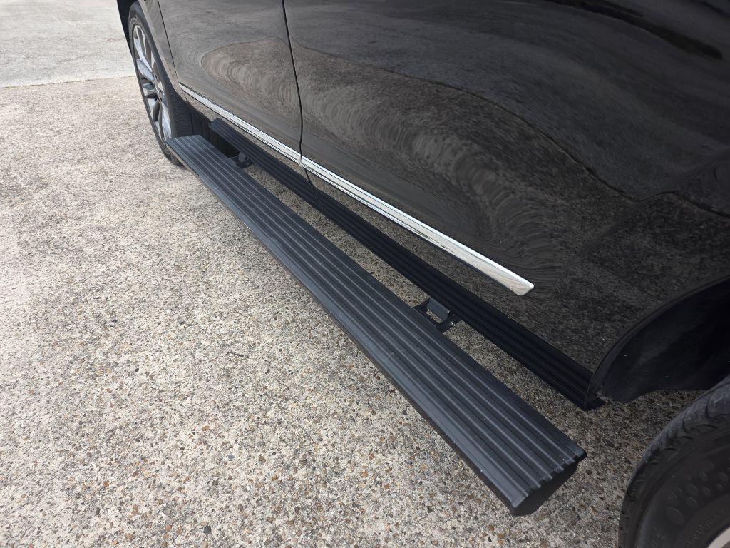 Photo 16 of this LINCOLN NAVIGATOR