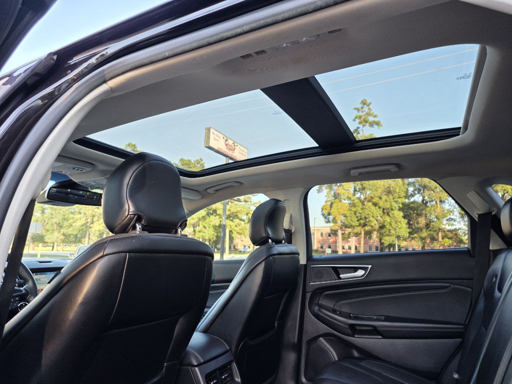 Photo 12 of this FORD EDGE