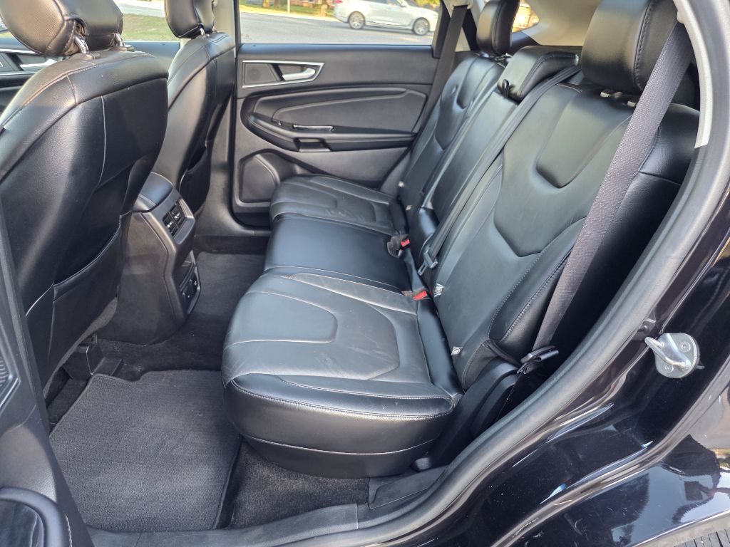 Photo 10 of this FORD EDGE