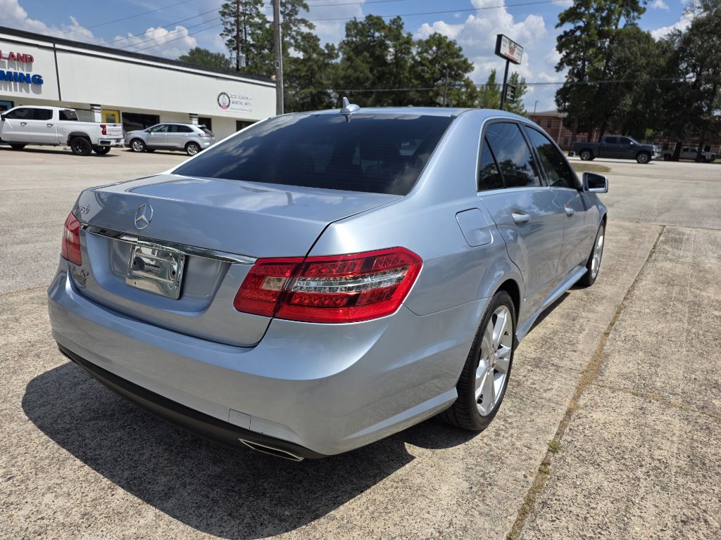 Photo 7 of this MERCEDES-BENZ E-CLASS