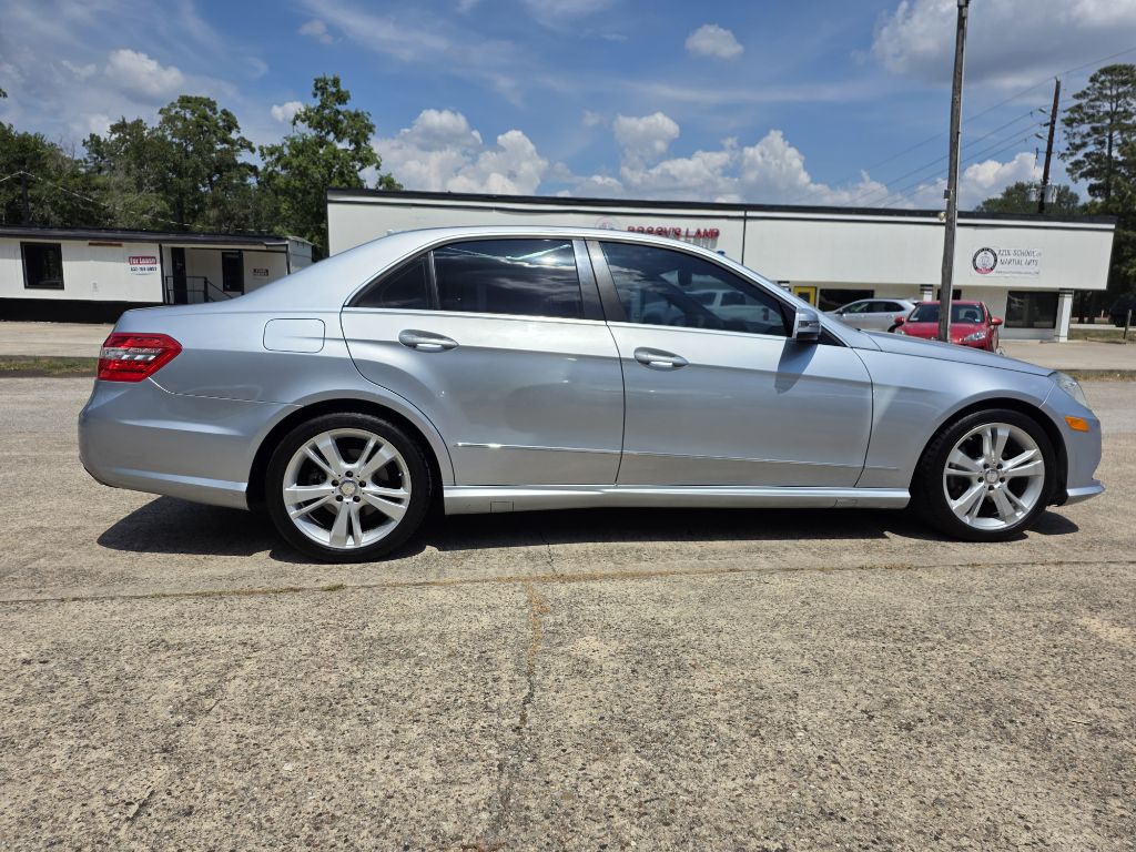 Photo 8 of this MERCEDES-BENZ E-CLASS