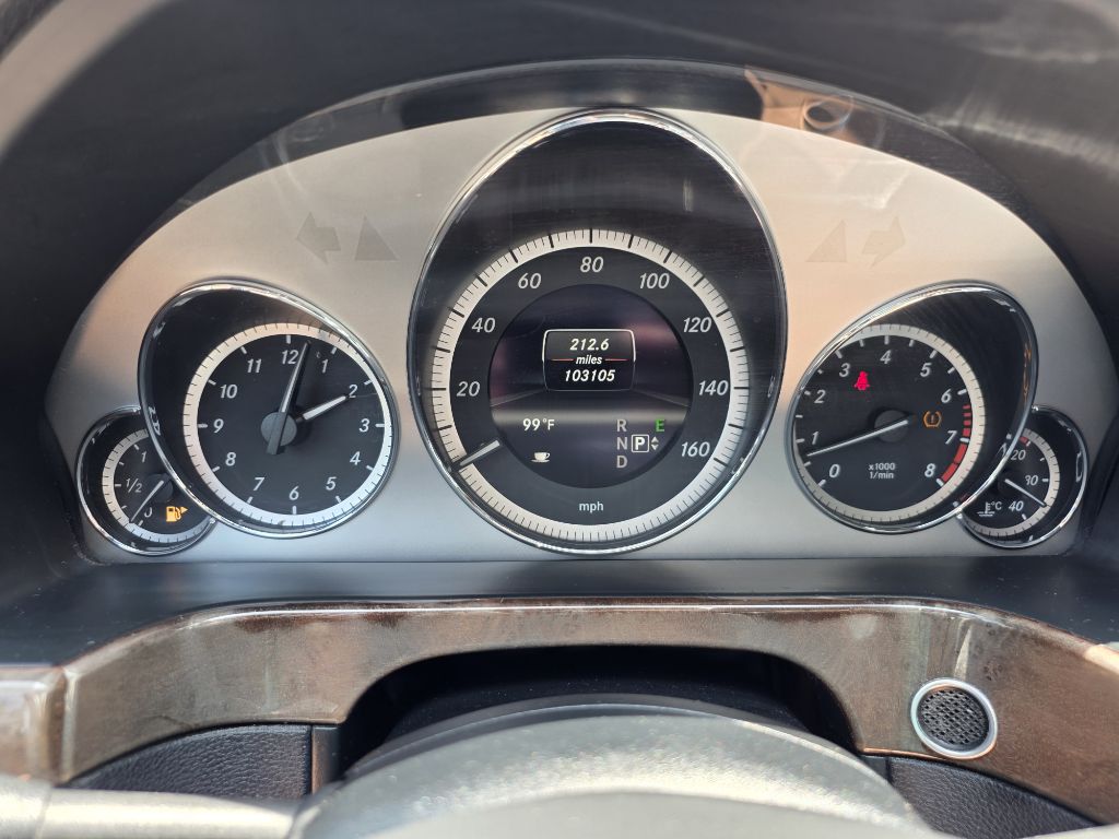 Photo 13 of this MERCEDES-BENZ E-CLASS