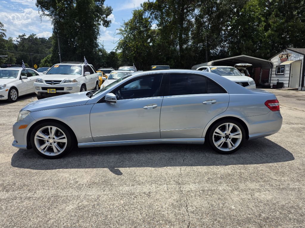 Photo 5 of this MERCEDES-BENZ E-CLASS