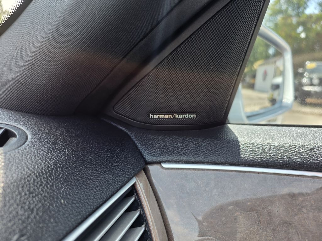Photo 17 of this MERCEDES-BENZ E-CLASS