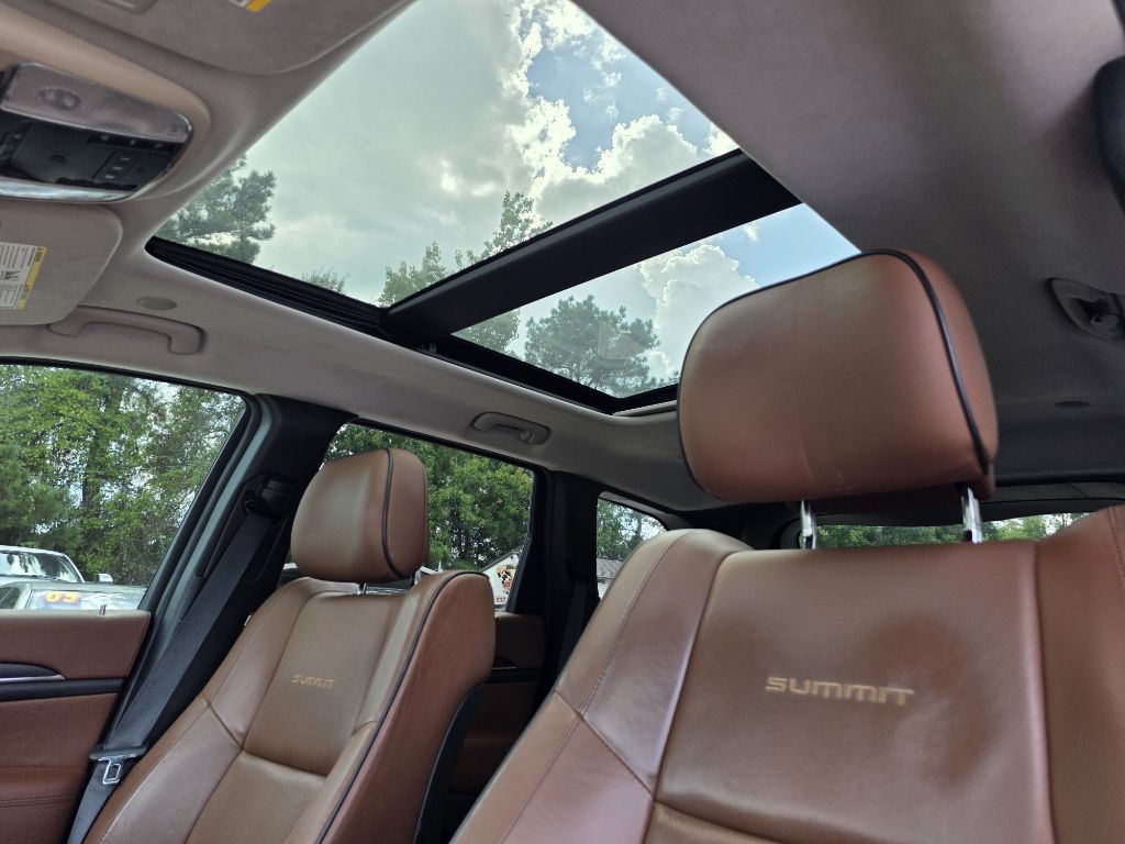 Photo 12 of this JEEP GRAND CHEROKEE