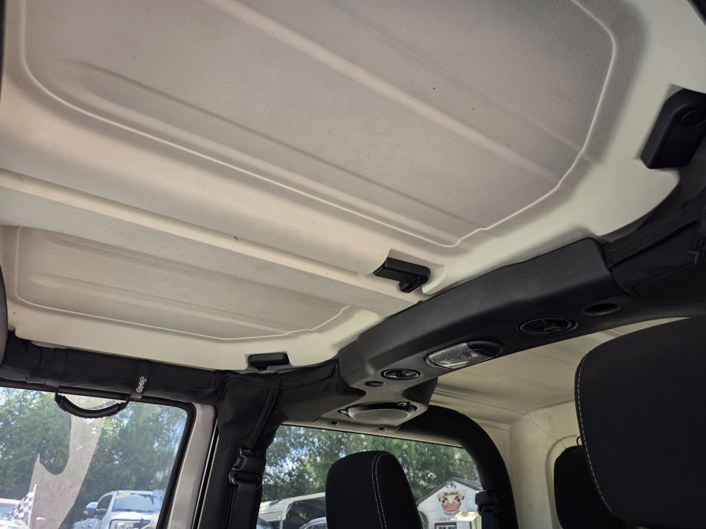 Photo 17 of this JEEP WRANGLER