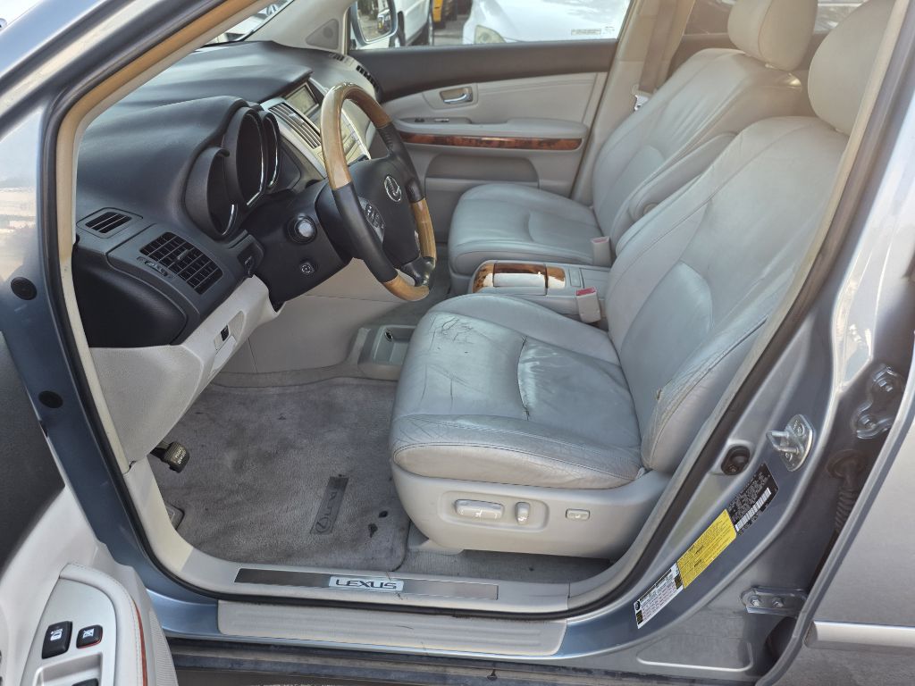 Photo 9 of this LEXUS RX